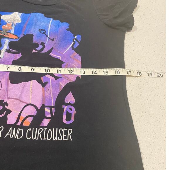Alice in Wonderland DISNEY Black T-Shirt Size Medium - Picture 6 of 6